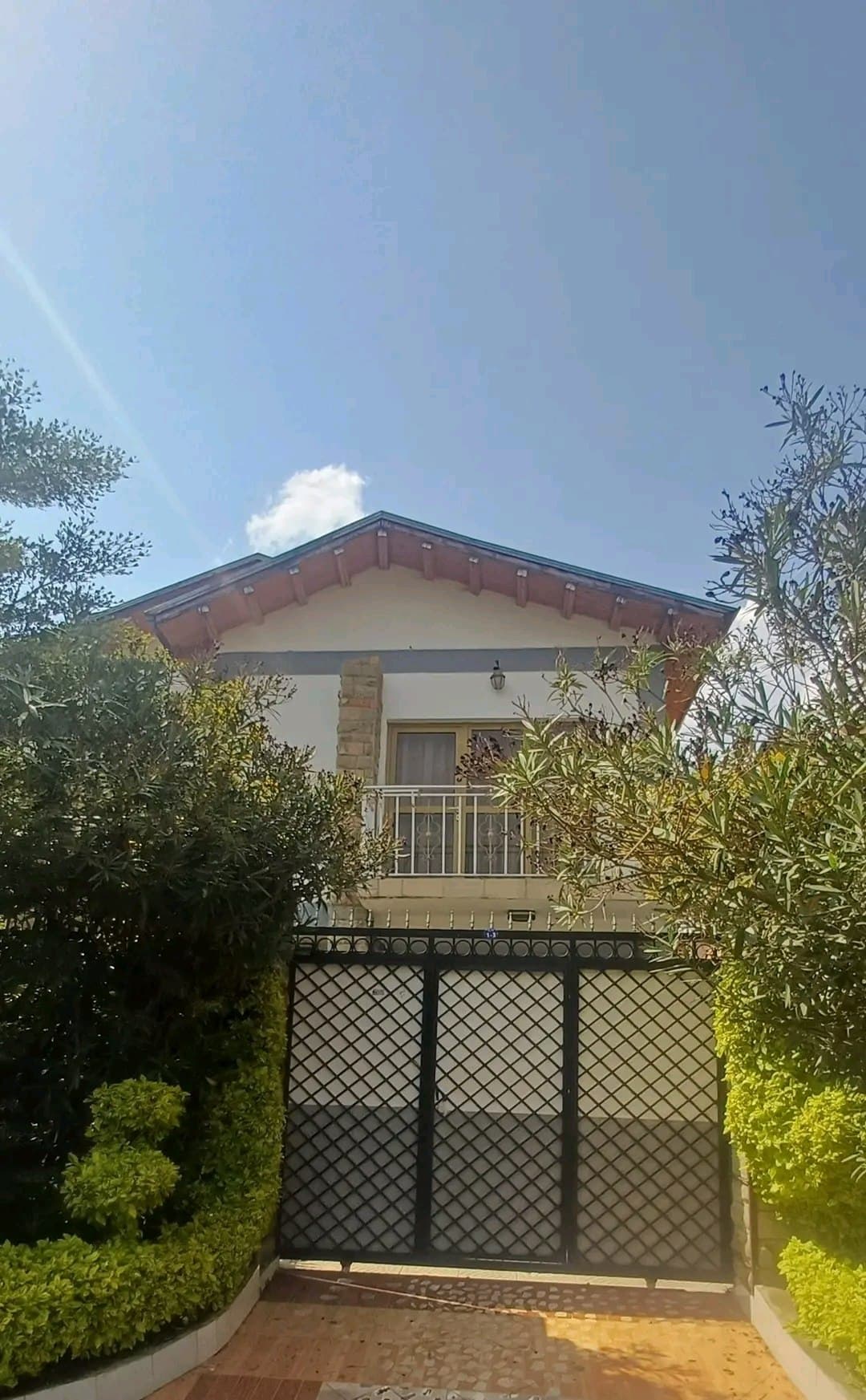 የሚሸጥ ቤት አያት ሰንሻይን - G+1 250 ካሬ — 1