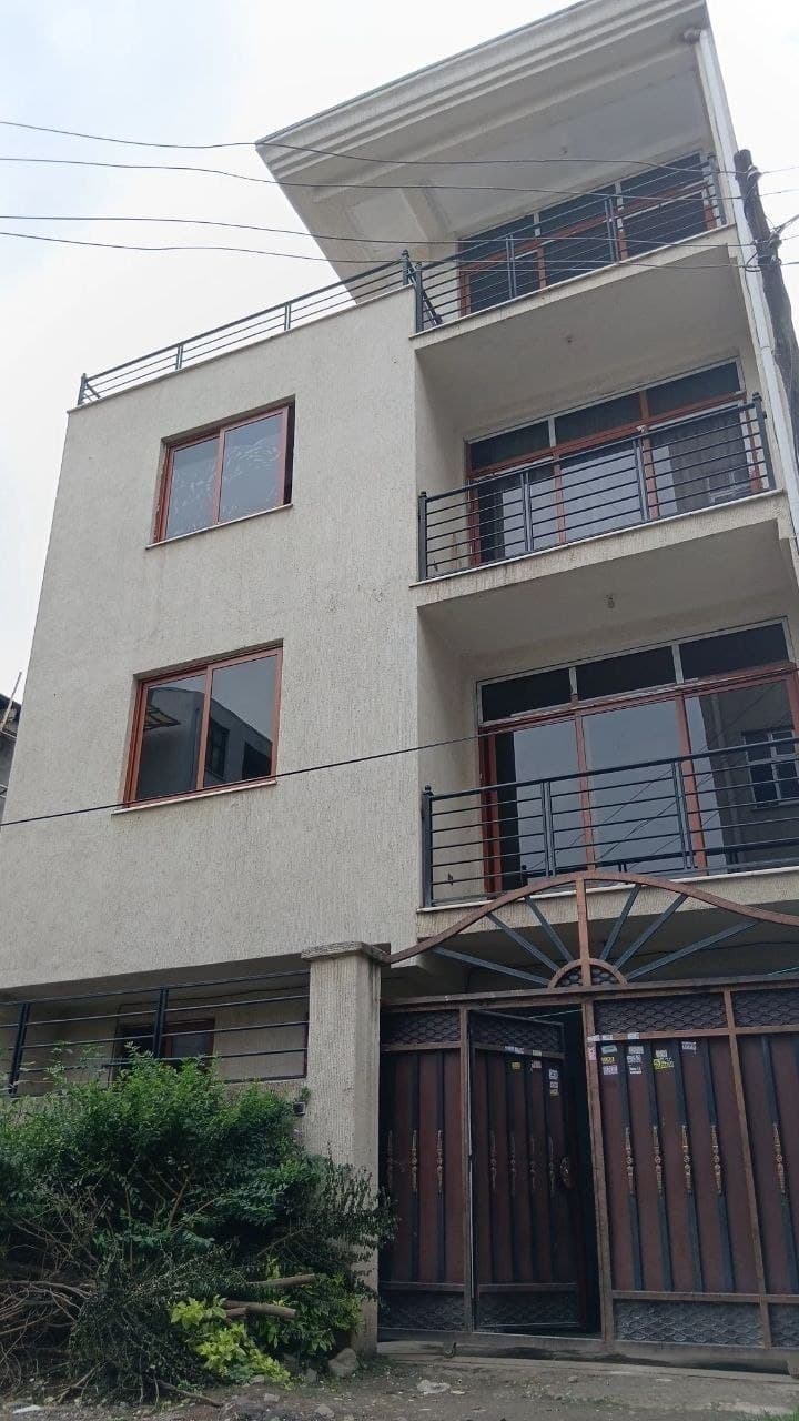 G+3 ቤት ከቴራስ ሰሚት 72 አካባቢ — 1