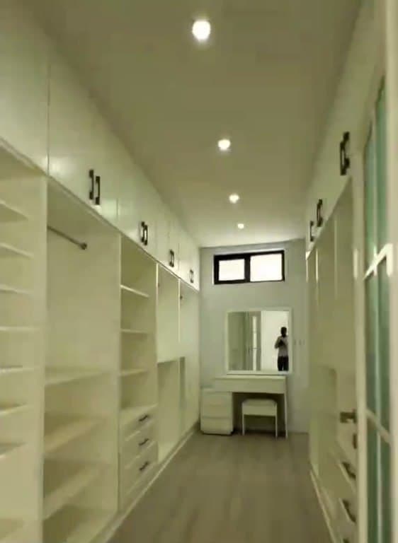 Modern Five Bedroom Villa in Ayat — 1
