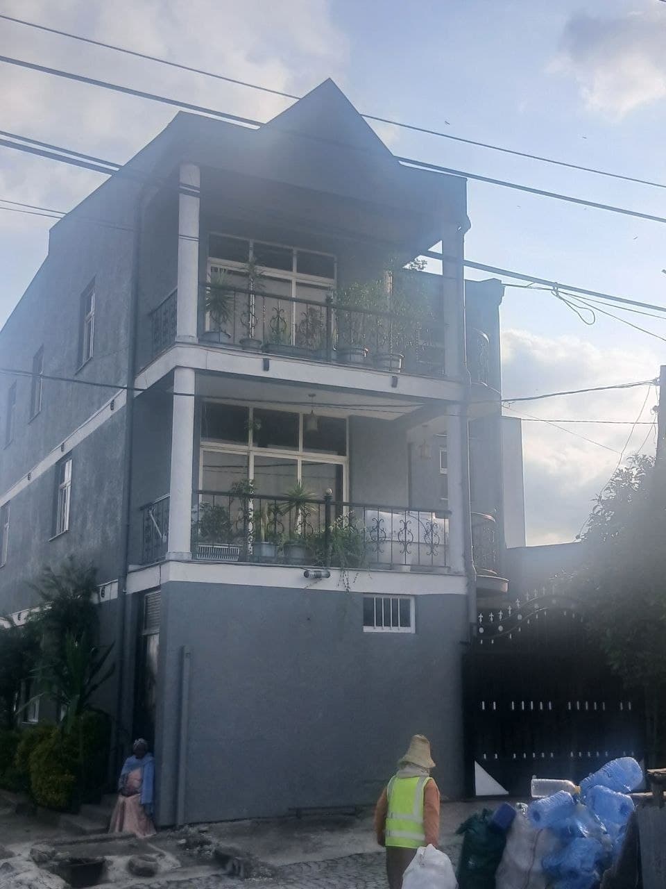 Modern G+2 House in Alembank — 1